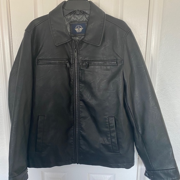 Docker’s Leather Jacket (Men’s Medium)